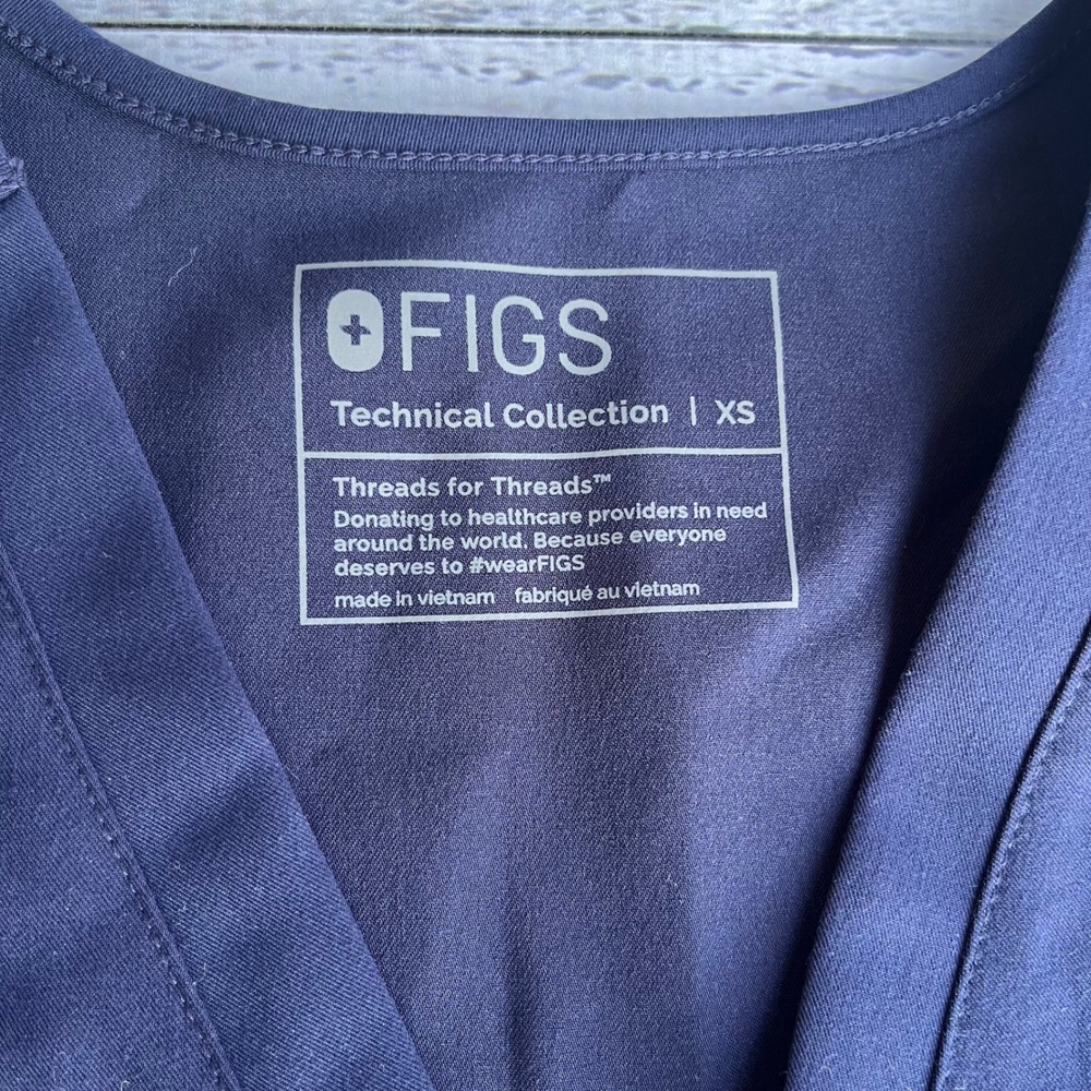 FIGS Scrub Top Navy V-Neck Technical Collection XS Nursing Hospital Healthcare